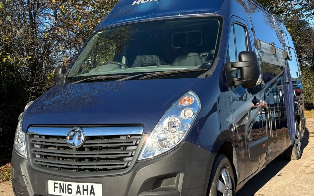 3.5 ton 2 horse Vauxhall Movano £24,500