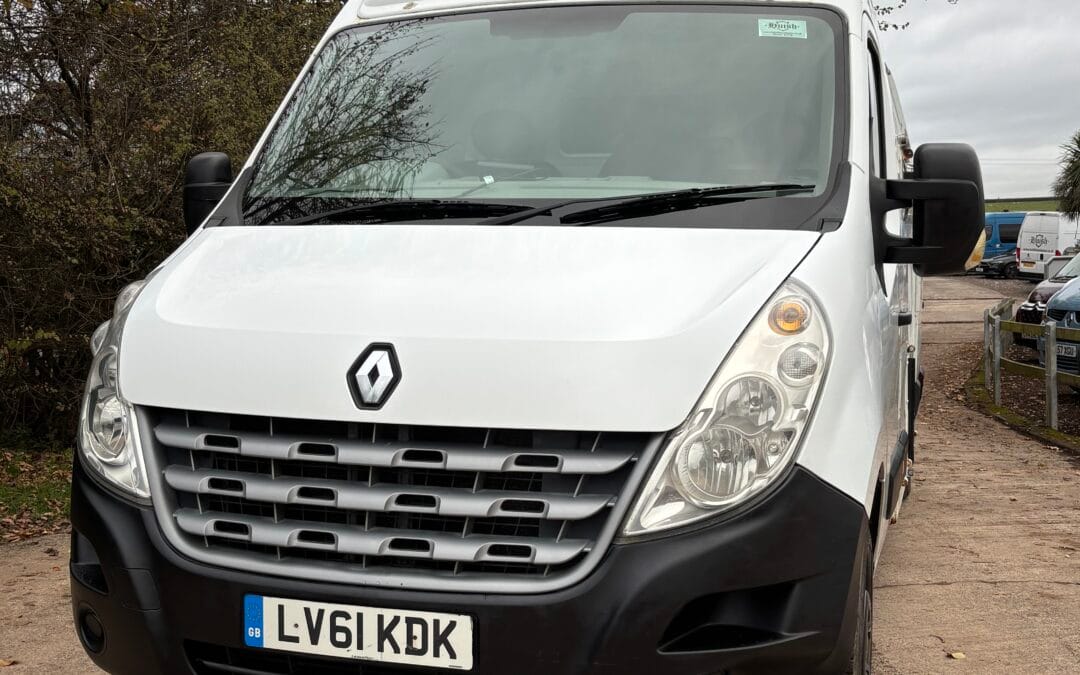 3.5 ton 2 horse Renault Master £7,000