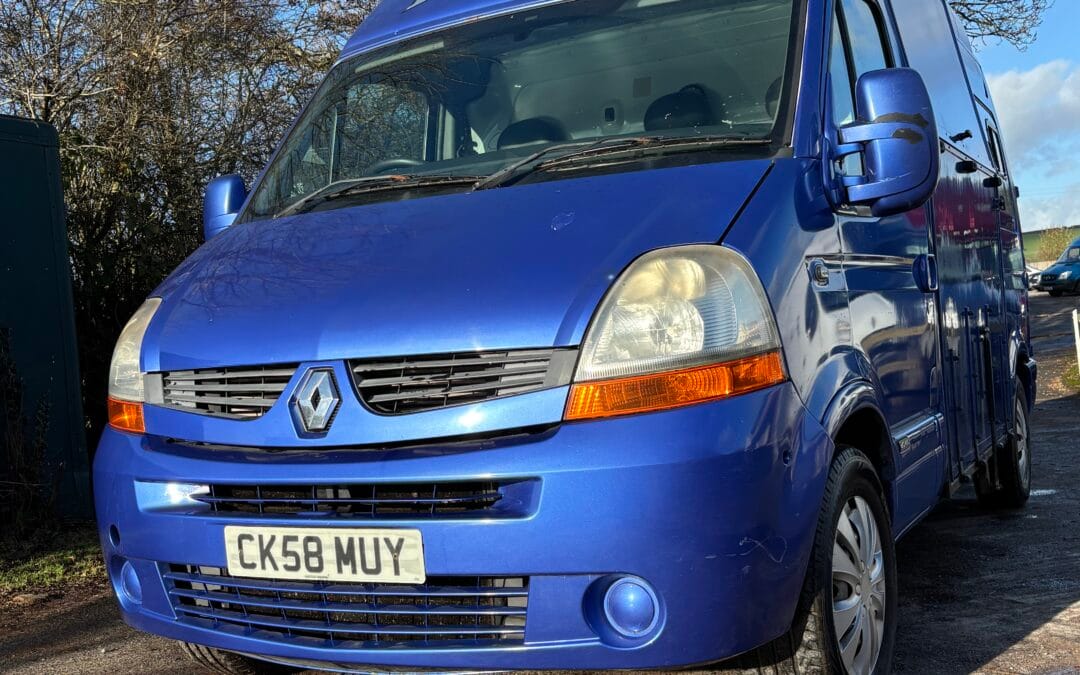 3.5 ton 2 horse Renault Master £11,750