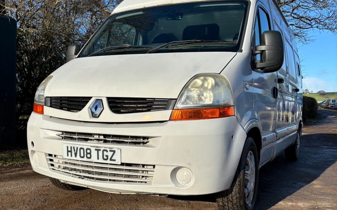 3.5 ton 2 horse Renault Master £8,750